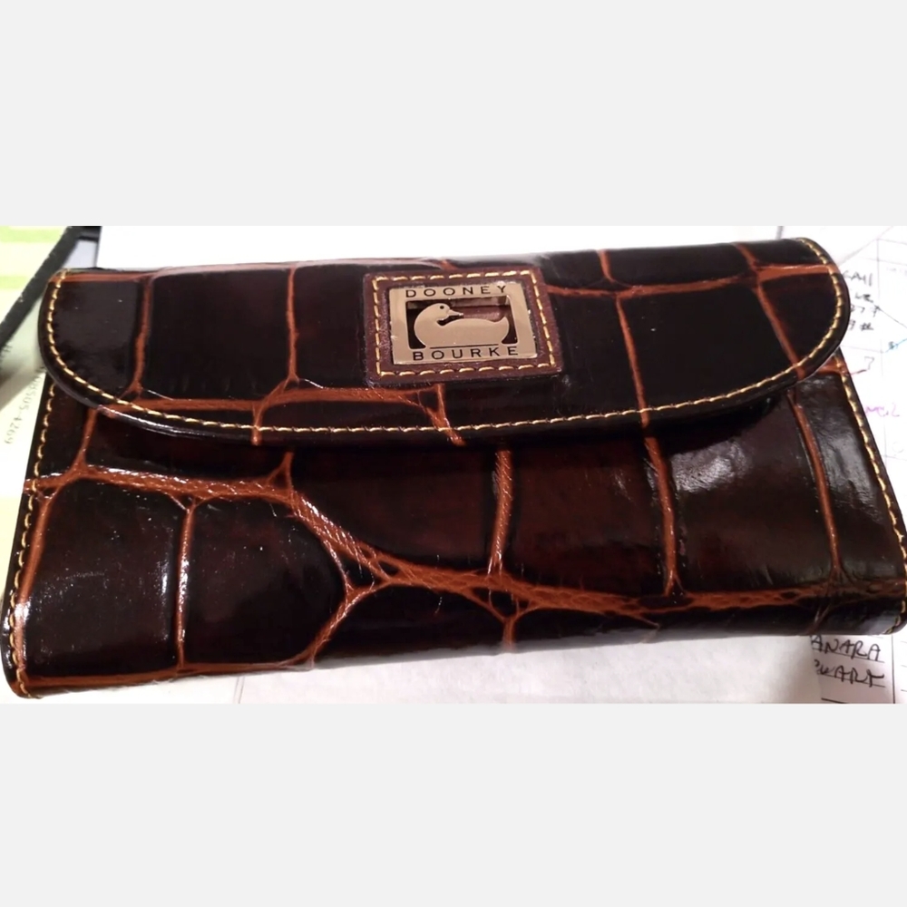 BEAUTIFUL Dooney & Bourke Cognac Croc Embossed Wallet, NWT